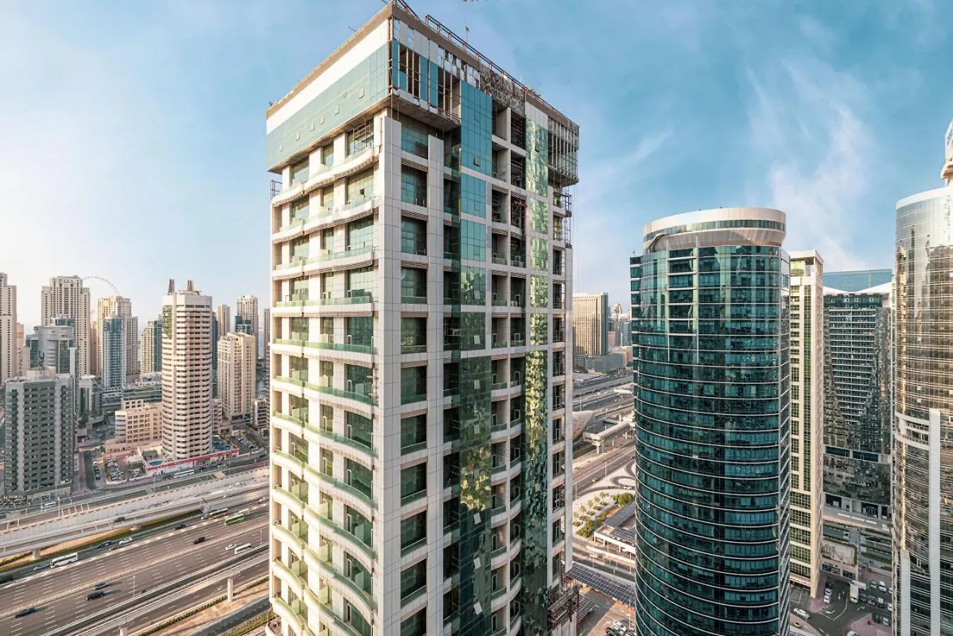 Lake View Studio Near Marina With Pool, Sauna And Gym Dubai