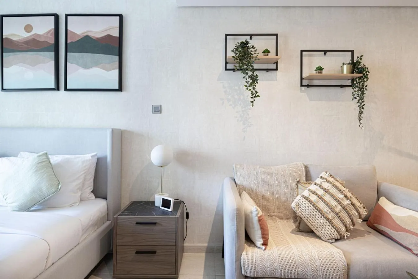 Lake View Studio Near Marina With Pool, Sauna And Gym Dubai