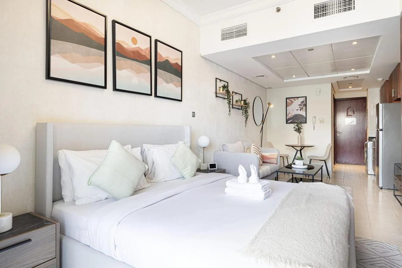 Lake View Studio Near Marina With Pool, Sauna And Gym Dubai