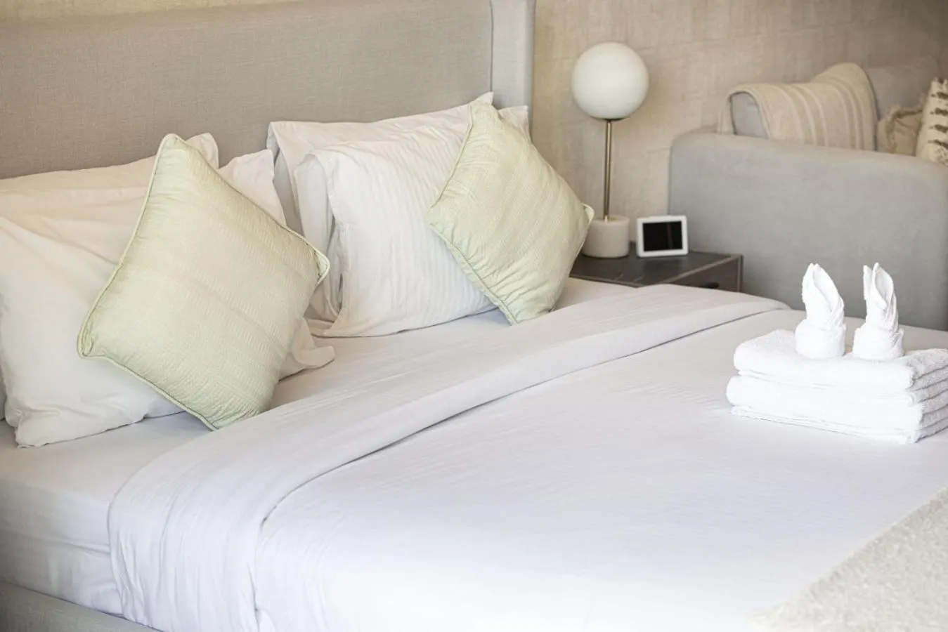 Lake View Studio Near Marina With Pool, Sauna And Gym Dubai