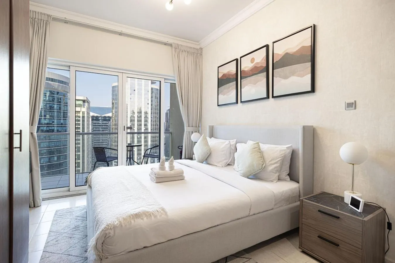 Lake View Studio Near Marina With Pool, Sauna And Gym contacts